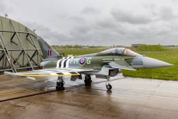 El Typhoon de la RAF pintado con los colores de los aviones de combate de la Segunda Guerra Mundial. (foto Ministerio de Defensa)